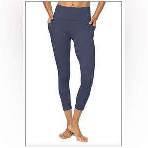 NWT Vie Active Lili 3/4 Legging